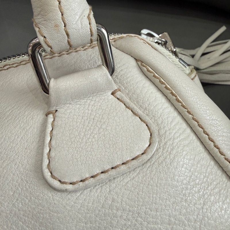 Chanel • 奶油白字母荔枝牛皮流蘇Mini保齡球包-21