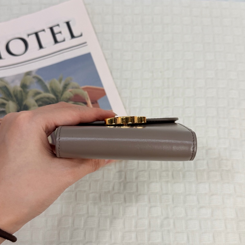 Celine鵝卵石灰色TRIOMPHE小號翻蓋錢包-3