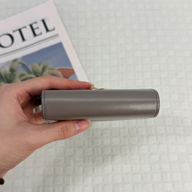 Celine鵝卵石灰色TRIOMPHE小號翻蓋錢包-4