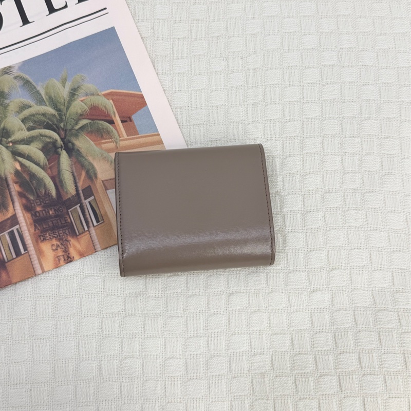 Celine鵝卵石灰色TRIOMPHE小號翻蓋錢包-5