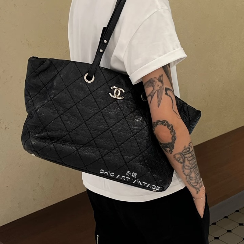 Chanel • 經典黑銀油臘牛皮托特包-1