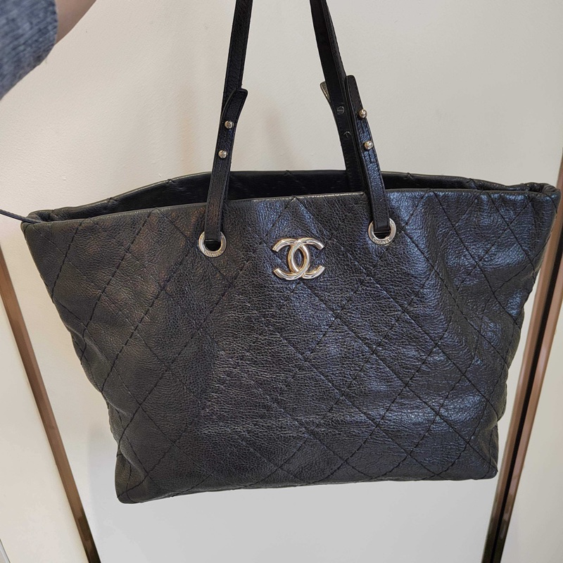 Chanel • 經典黑銀油臘牛皮托特包-8