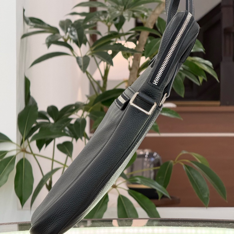 Hermes 爱马仕 男士公文包 黑色 togo皮 框R刻  少肩带。-3