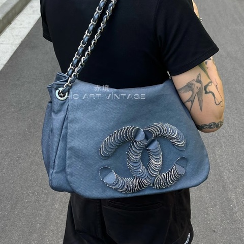 Chanel • 稀有牛仔大Logo碎花瓣鏈條包