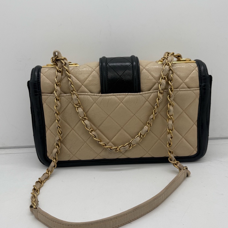 Chanel • 季節款奶茶色拼黑色金釦羊皮Cf 25-2