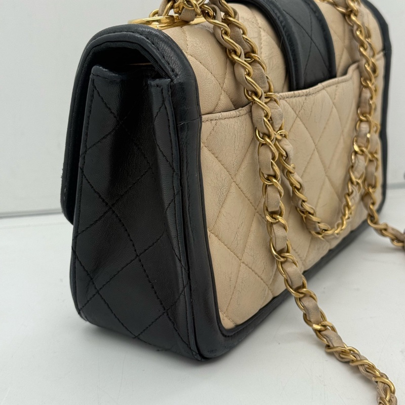 Chanel • 季節款奶茶色拼黑色金釦羊皮Cf 25-3