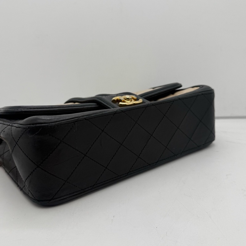 Chanel • 季節款奶茶色拼黑色金釦羊皮Cf 25-4