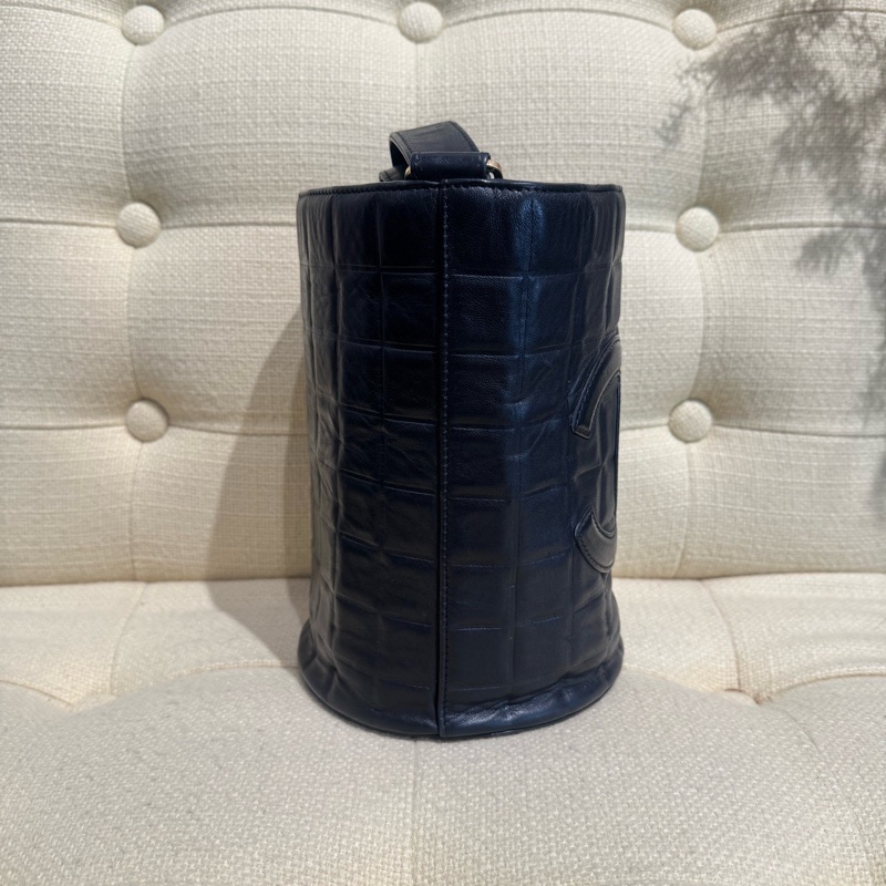 Chanel • 經典黑金冰格羊皮水桶手提包-6