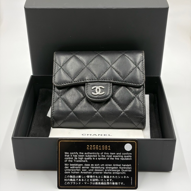 Chanel • 經典黑銀羊皮三折短夾 全配帶卡✔️-0