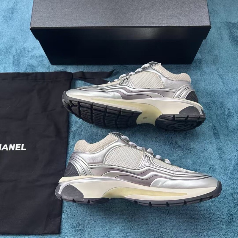 Chanel銀角大王香奈兒雙C徽標運動鞋 白銀色 38.5碼-1