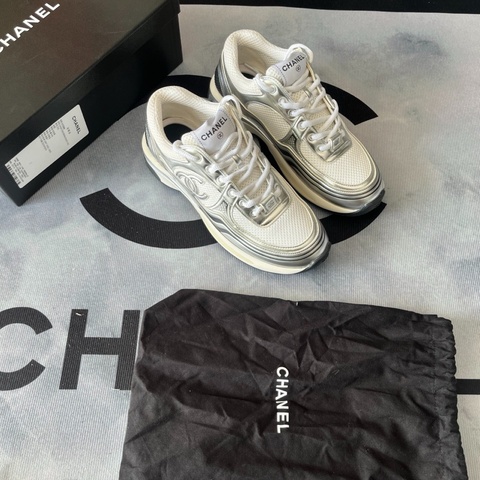 Chanel銀角大王香奈兒雙C徽標運動鞋 白銀色 38.5碼