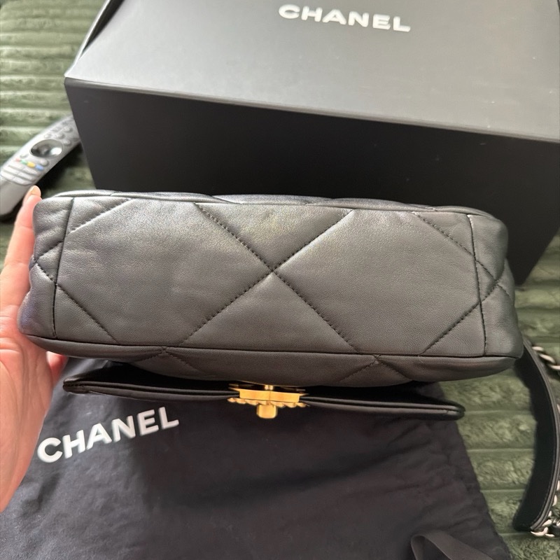 罕有99%new 有專門店正單 chanel 19 small 黑金 芯片款-5