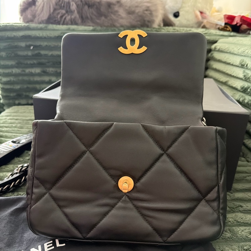 罕有99%new 有專門店正單 chanel 19 small 黑金 芯片款-7