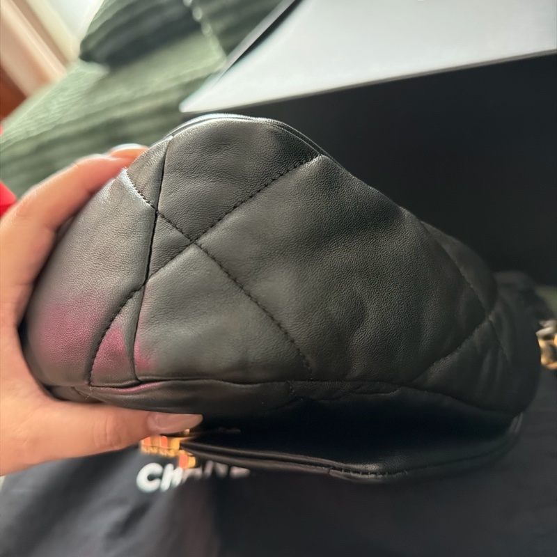 罕有99%new 有專門店正單 chanel 19 small 黑金 芯片款-11