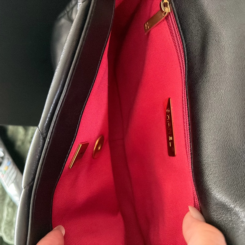 罕有99%new 有專門店正單 chanel 19 small 黑金 芯片款-13