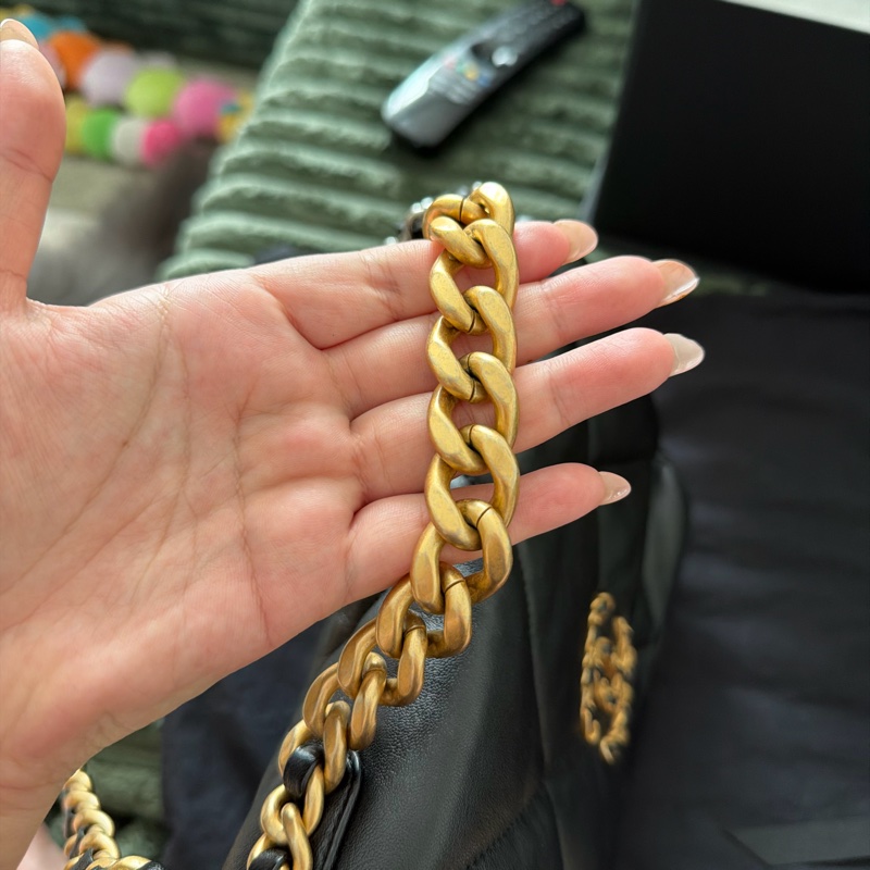 罕有99%new 有專門店正單 chanel 19 small 黑金 芯片款-19