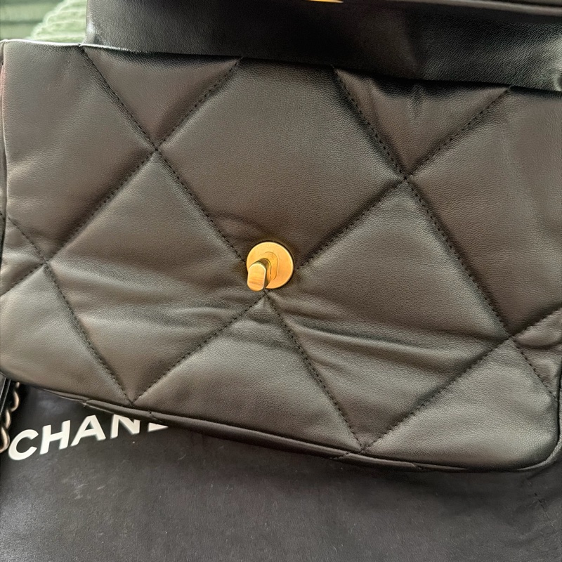 罕有99%new 有專門店正單 chanel 19 small 黑金 芯片款-23
