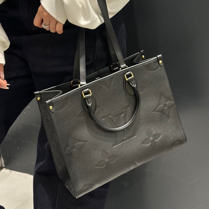 Louis Vuitton路易威登黑色全牛皮壓紋On The Go中號托特手提包肩背包-5