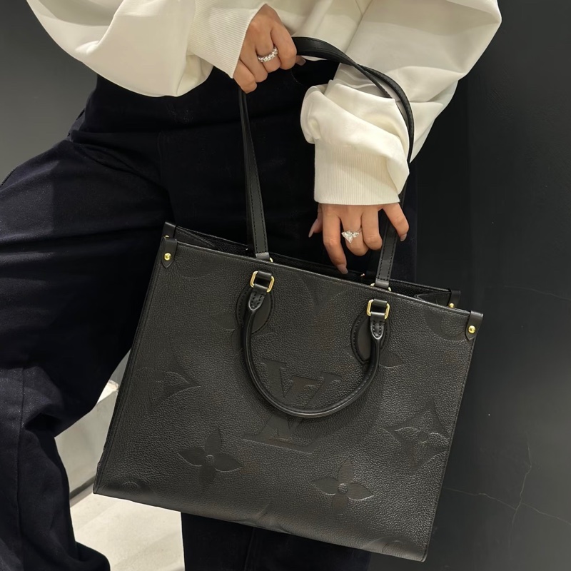 Louis Vuitton路易威登黑色全牛皮壓紋On The Go中號托特手提包肩背包-21