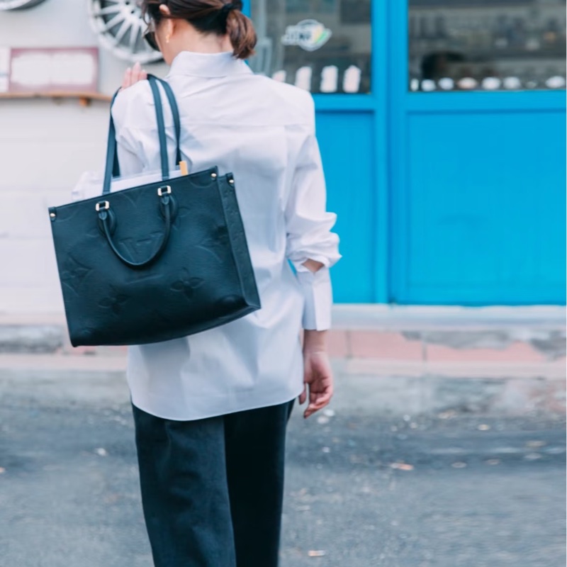 Louis Vuitton路易威登黑色全牛皮壓紋On The Go中號托特手提包肩背包-25