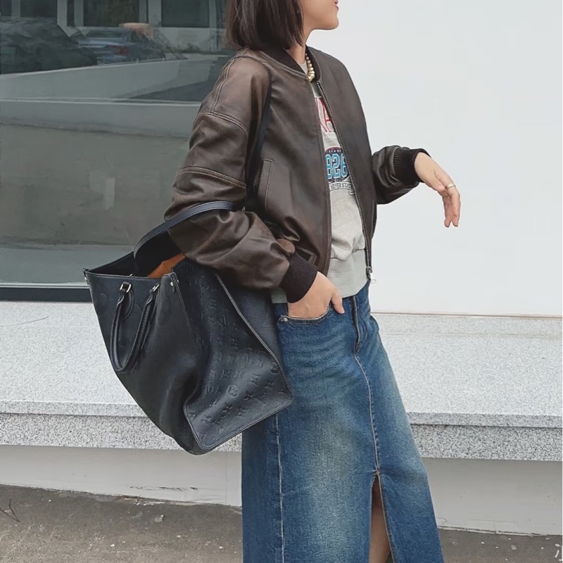 Louis Vuitton路易威登黑色全牛皮壓紋On The Go中號托特手提包肩背包-27