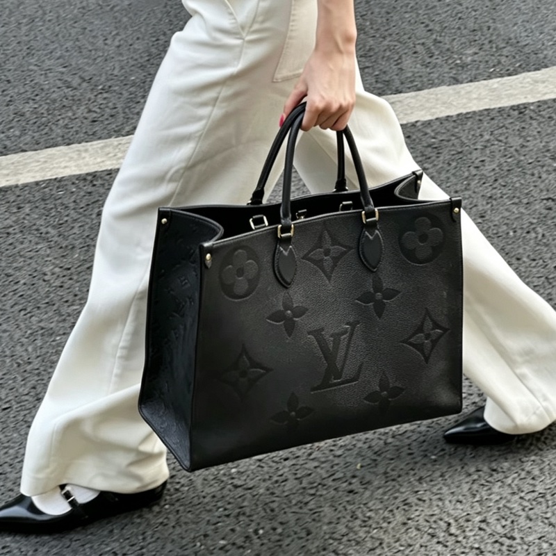 Louis Vuitton路易威登黑色全牛皮壓紋On The Go中號托特手提包肩背包-30