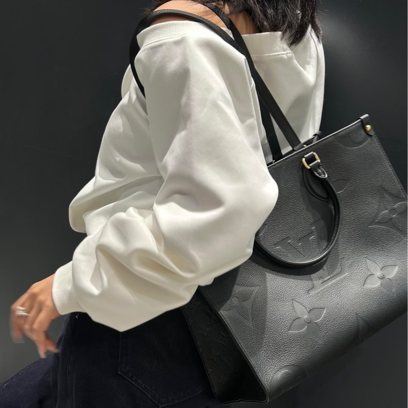 Louis Vuitton路易威登黑色全牛皮壓紋On The Go中號托特手提包肩背包-38