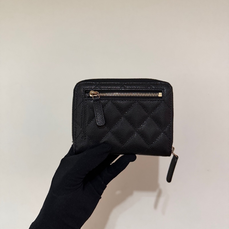 914intheair精品代購『全新全配』Chanel 雙c 黑金加大ㄇ字拉鍊對開短夾-6