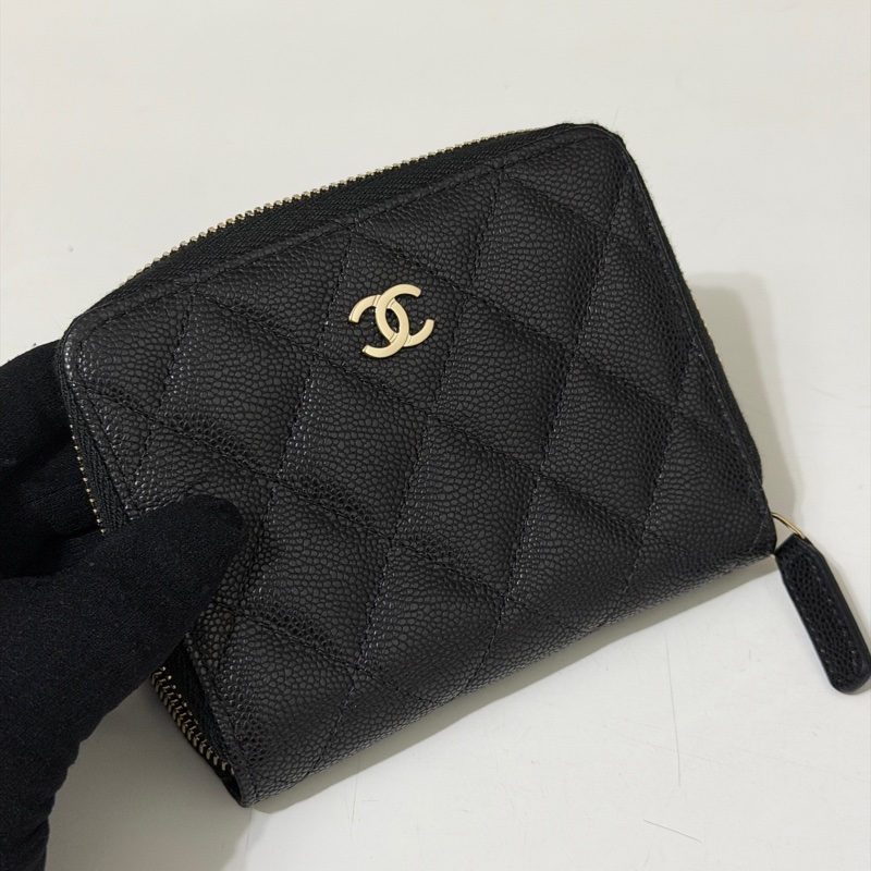 914intheair精品代購『全新全配』Chanel 雙c 黑金加大ㄇ字拉鍊對開短夾-16