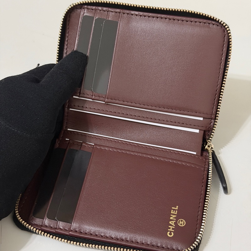 914intheair精品代購『全新全配』Chanel 雙c 黑金加大ㄇ字拉鍊對開短夾-17