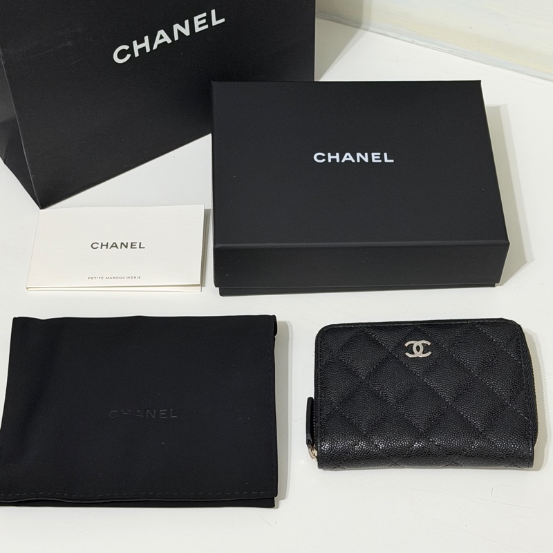 914intheair精品代購『全新全配』Chanel 雙c 黑金加大ㄇ字拉鍊對開短夾-23