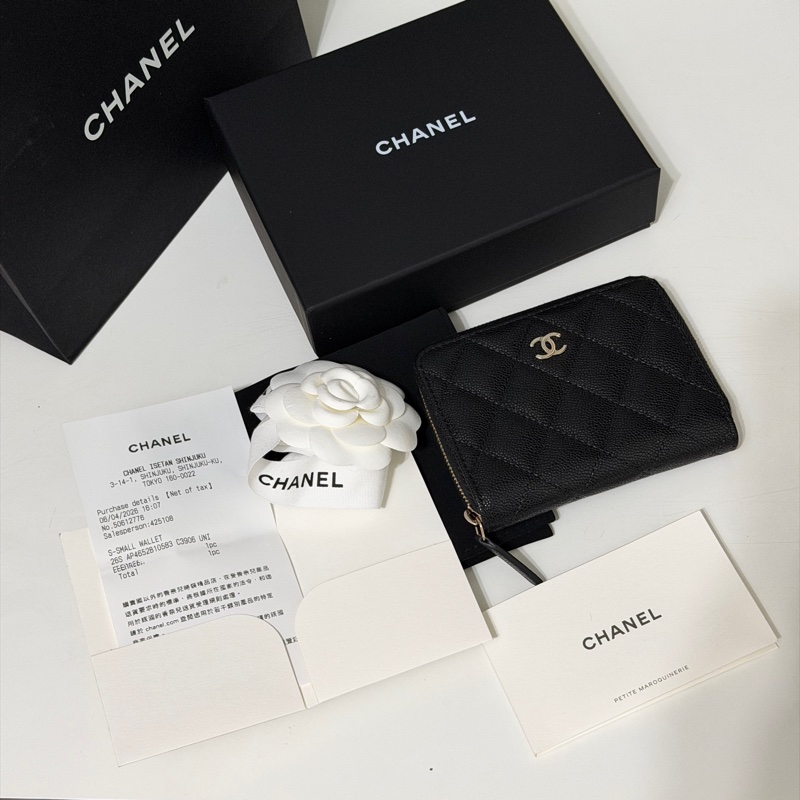 914intheair精品代購『全新全配』Chanel 雙c 黑金加大ㄇ字拉鍊對開短夾-26