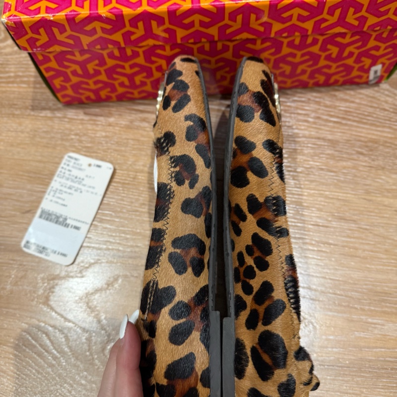 🐆ToryBurch-金牌豹紋毛毛平底鞋REVA-HAIRCALF LEATHER🩷-1