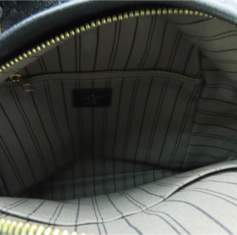 櫃上破十萬的L V後背包🏅好揹好看的黑色🖤耐用牛皮-4