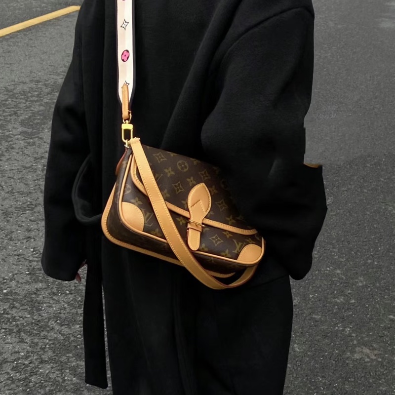 LOUISVUITTON路易威登老花Diane黑背帶法棍🥖包-2