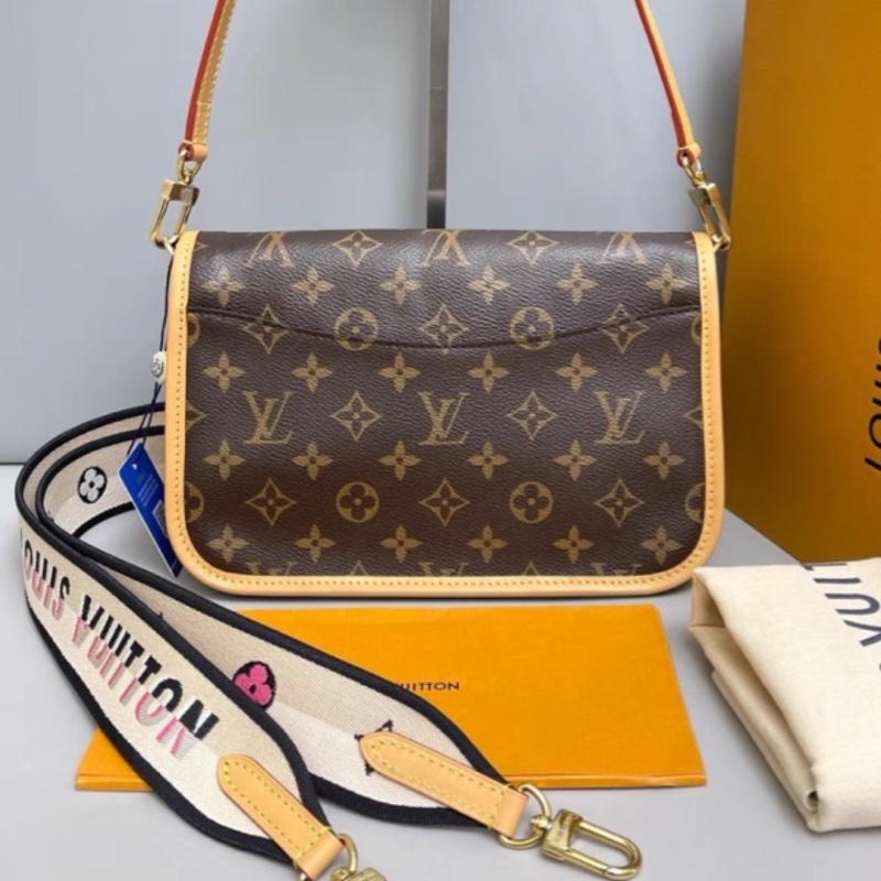 LOUISVUITTON路易威登老花Diane黑背帶法棍🥖包-12