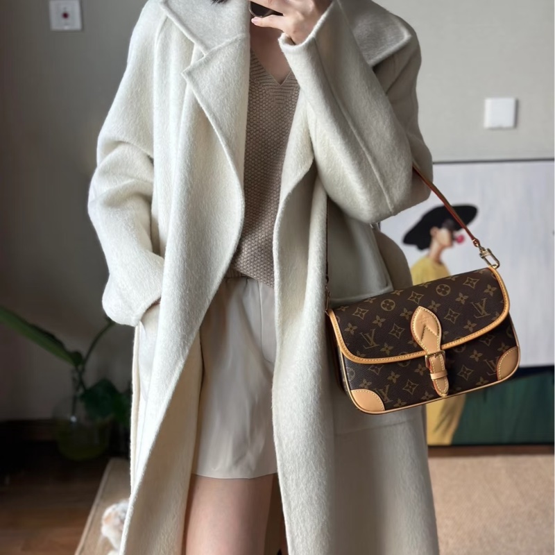 LOUISVUITTON路易威登老花Diane黑背帶法棍🥖包-21