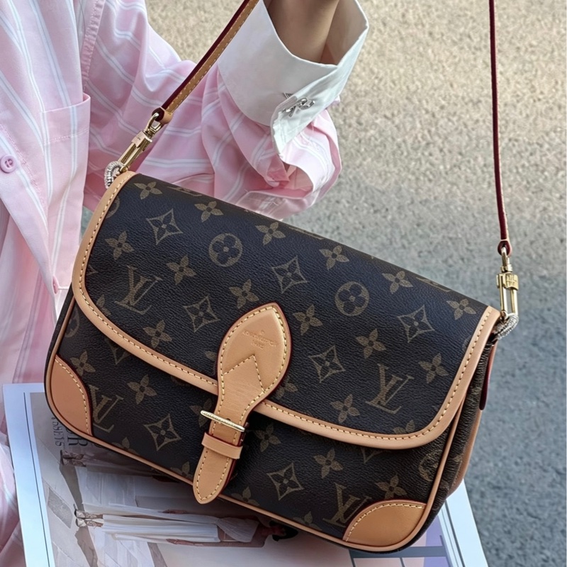 LOUISVUITTON路易威登老花Diane黑背帶法棍🥖包-24