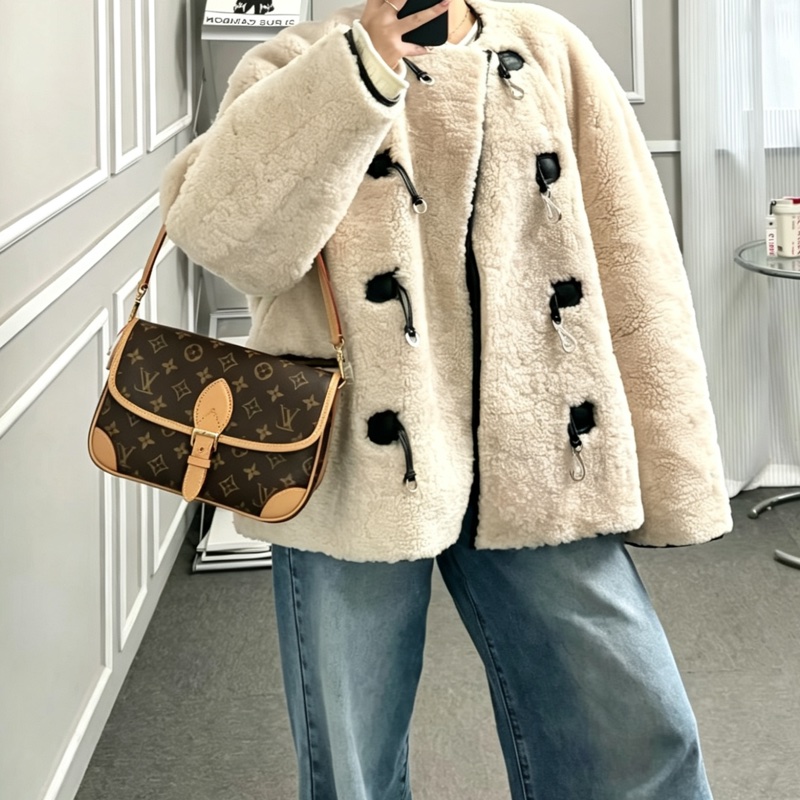 LOUISVUITTON路易威登老花Diane黑背帶法棍🥖包-26