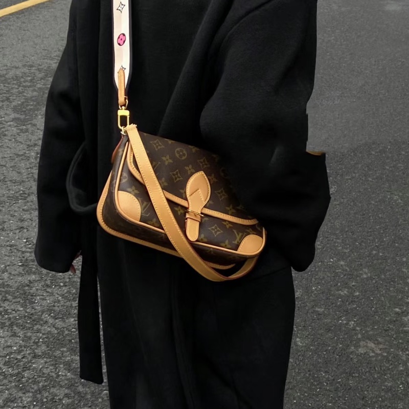 LOUISVUITTON路易威登老花Diane黑背帶法棍🥖包-30