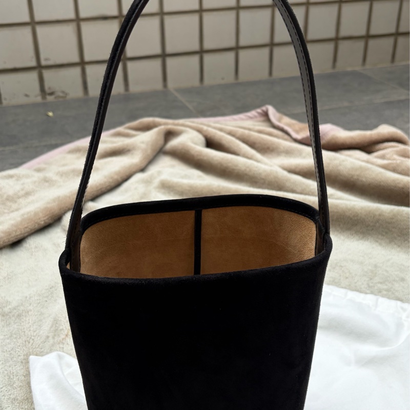 the row 經典水桶包 黑色麂皮-2