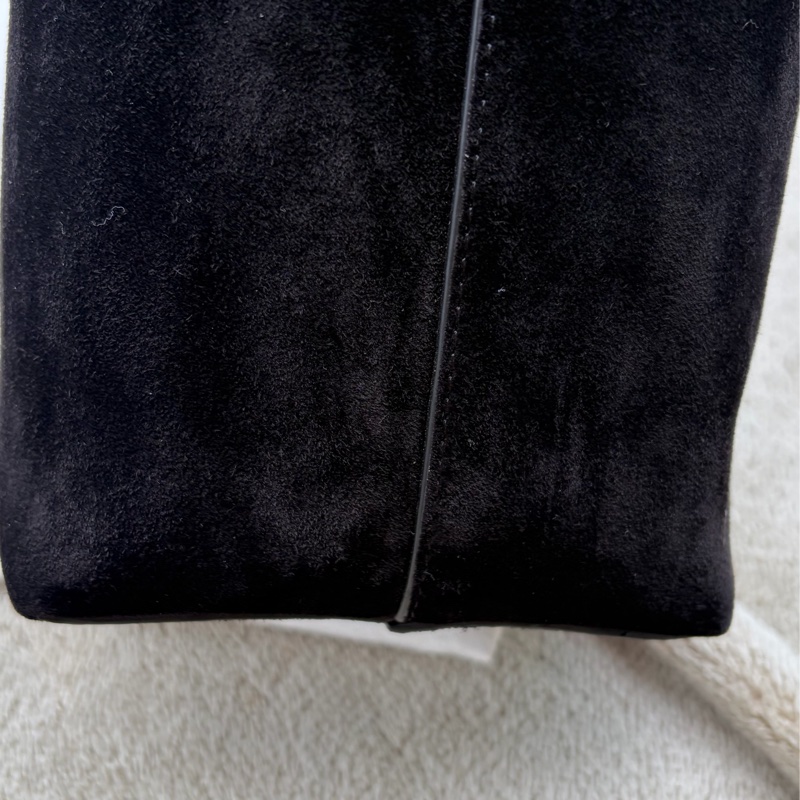 the row 經典水桶包 黑色麂皮-6