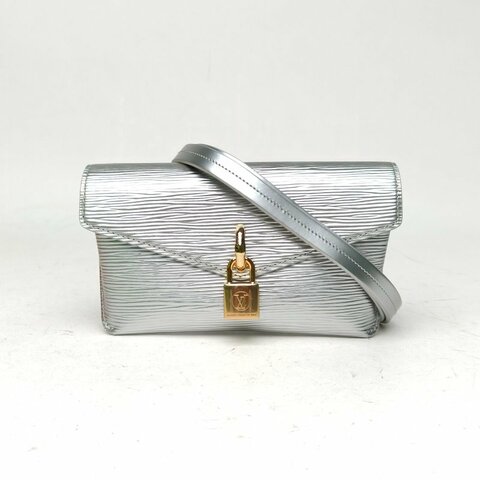 LOUIS VUITTON PADLOCKONSTRAP鎖頭斜挎包銀色水波紋牛皮晶片肩背包