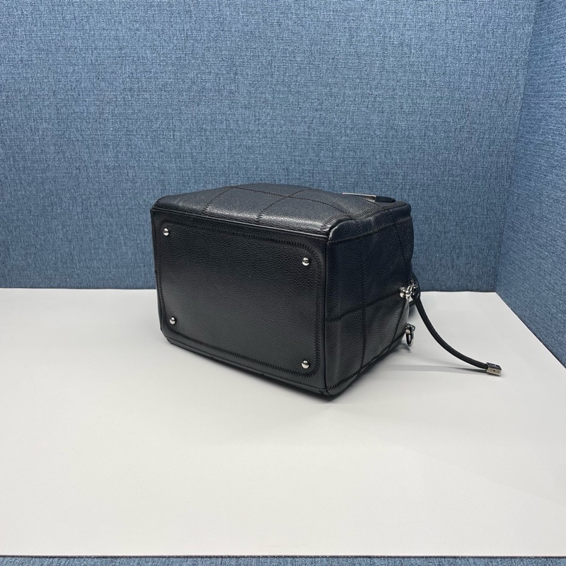 Chanel • 黑銀冰格牛皮骰子包-7