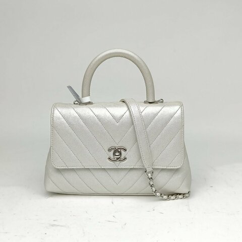 CHANEL CocoHandle小號白色荔枝牛皮28開銀扣肩背包
