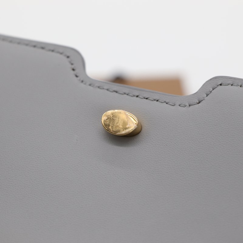 （超級新♥️可送禮）Burberry 博柏利 Croc TB 灰色牛皮 金色鏈條 斜挎包 豆腐包-12