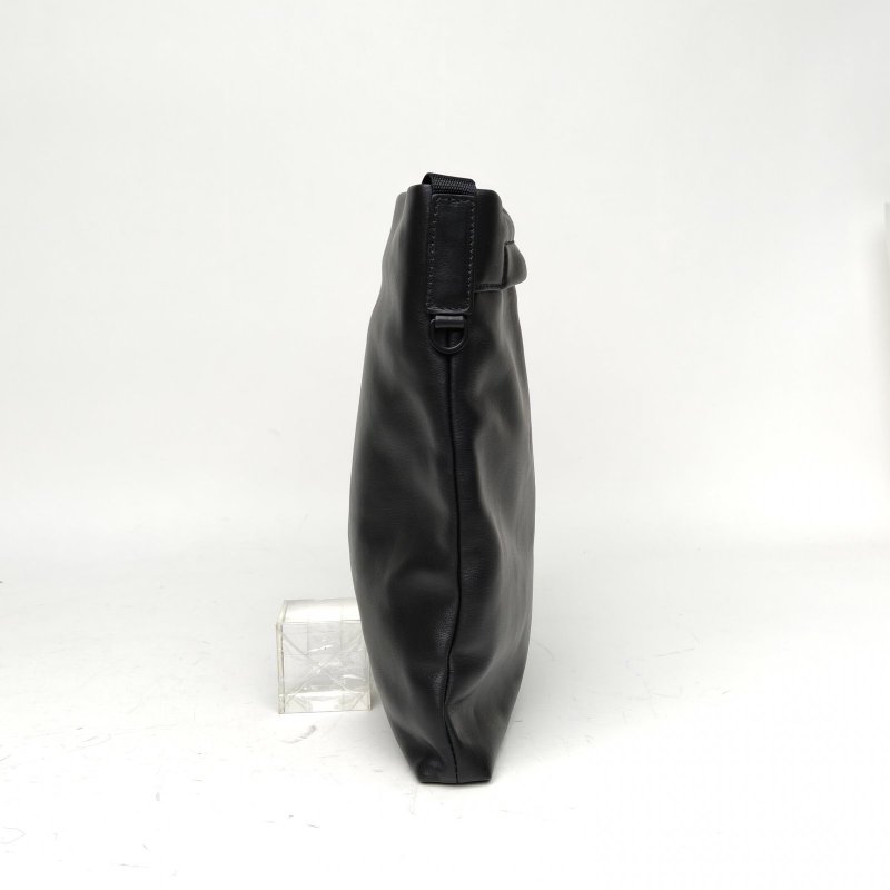 PRADA 黑色牛皮斜挎包肩背包-3