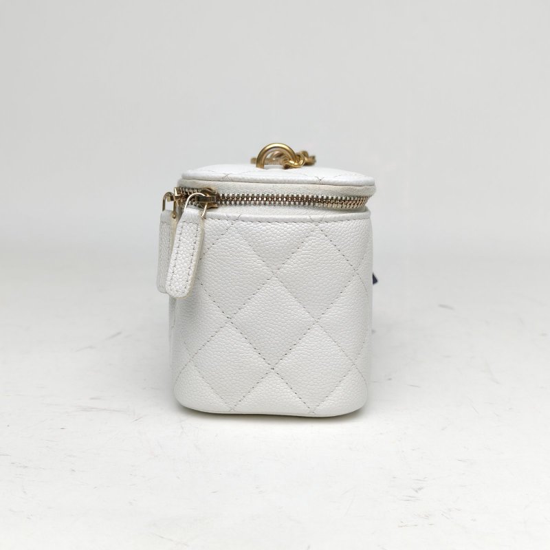 CHANEL 23P長盒子化妝包白色荔枝牛皮金扣愛心金球肩帶肩背包-3