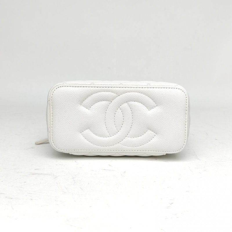 CHANEL 23P長盒子化妝包白色荔枝牛皮金扣愛心金球肩帶肩背包-4