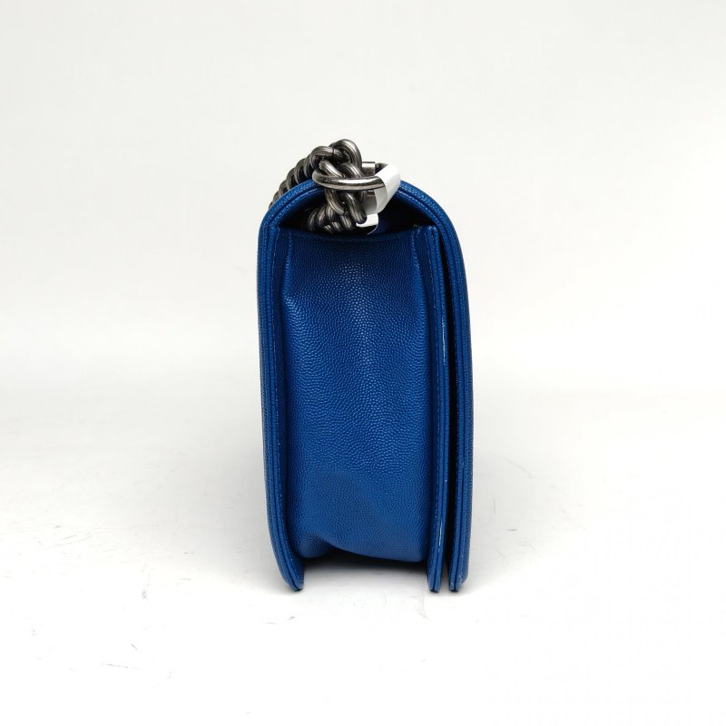 CHANEL Leboy中大號藍色荔枝牛皮24開銀扣肩背包-3